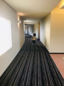 ホテルうみんぴあ ロビーからお部屋へ